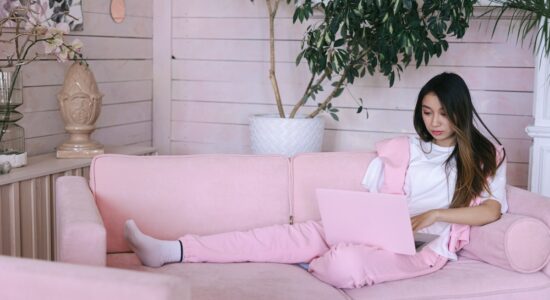 Modi per abbinare i pantaloni rosa