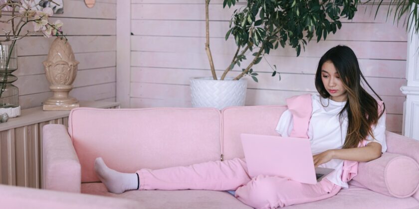 Modi per abbinare i pantaloni rosa