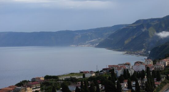 Profuma di mare e di zagare questa spiaggia-Costa Vila-foto da wikipedia