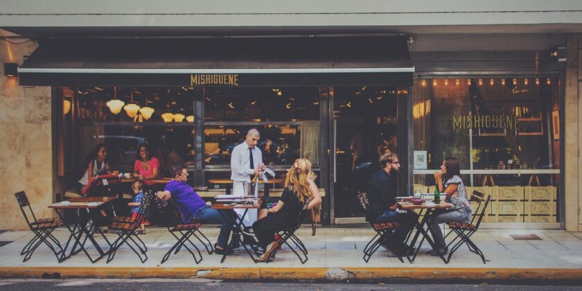 Quanto lasciare di mancia al ristorante in Italia-proiezionidiborsa.it