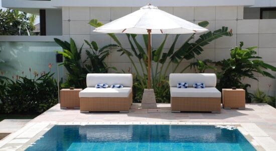 Scegliere una villa con piscina per le tue vacanze-proiezionidiborsa.it