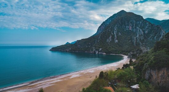 Settembre al caldo nella città mediterranea con canyon Antalya