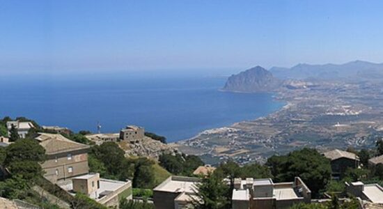 Si può acquistare una casa al mare a Erice