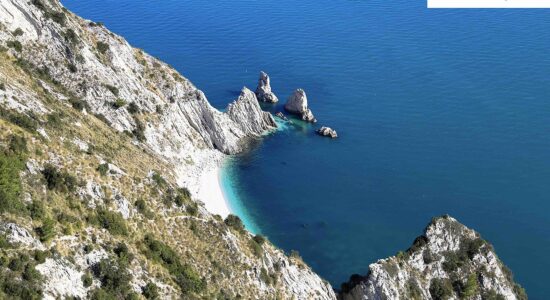 La spiaggia delle Due Sorelle-foto da wikipedia