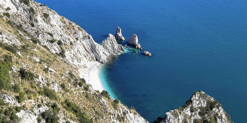 La spiaggia delle Due Sorelle-foto da wikipedia