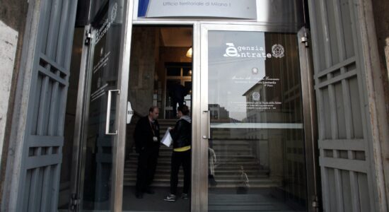 Agente della riscossione ADER-Foto da imagoeconomica