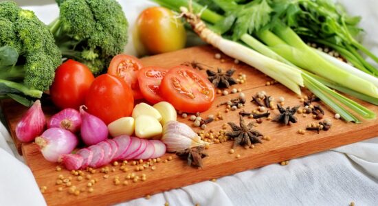 Alcuni ingredienti per l'insalata di pasta-Foto da pixabay.com
