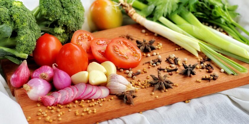 Alcuni ingredienti per l'insalata di pasta-Foto da pixabay.com