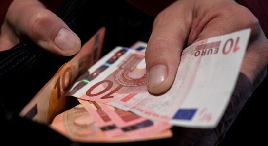 Aumento di stipendio per 5 anni-Foto da imagoeconomica