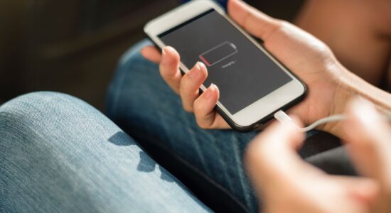 Batteria dello smartphone-Foto da pixabay.com