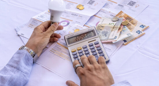 Bolletta elettrica-Foto da imagoeconomica