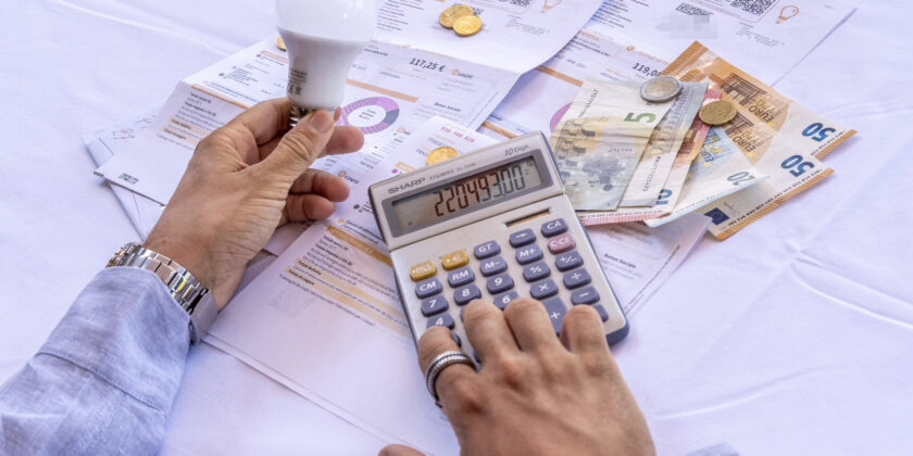 Bolletta elettrica-Foto da imagoeconomica