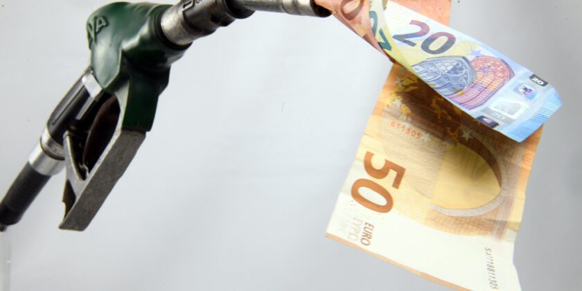 Caro benzina-Foto da imagoeconomica