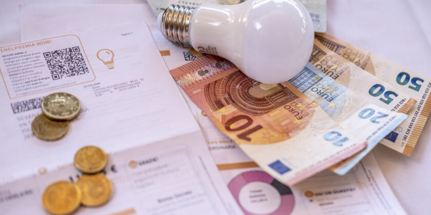 Consumi luce e gas-Foto da imagoeconomica