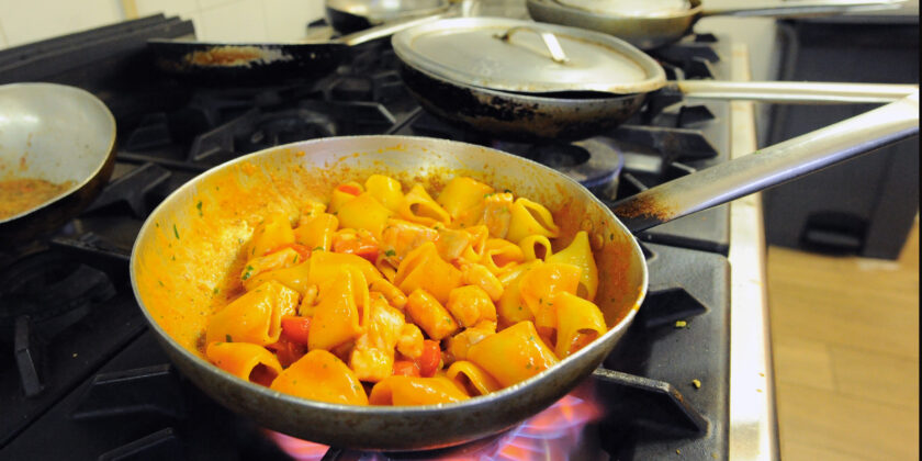 Cucinare la pasta-Foto da imagoeconomica