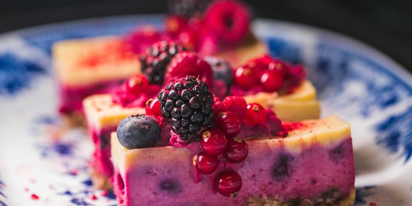 Dolci facili ed economici con mirtilli e lamponi