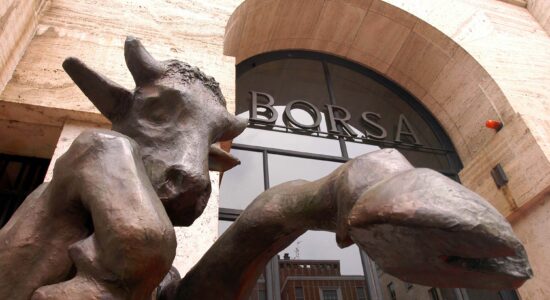 Forte rialzo da inizio anno per alcune azioni di Piazza Affari-Foto da imagoeconomica