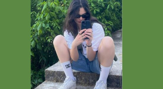 Le sneakers bianche di Deva Cassel spopolano