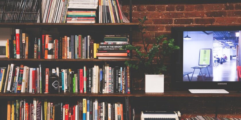 Libri per gestire bene i soldi-Foto da pixabay.com