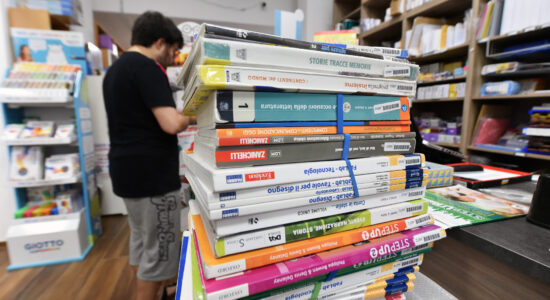 Libri scuola-Foto da pixabay.com