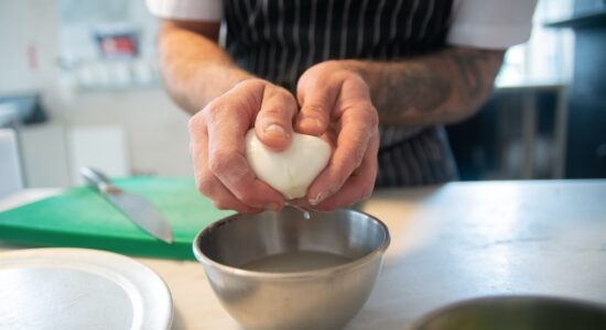 Modi sorprendenti per utilizzare l'acqua della mozzarella