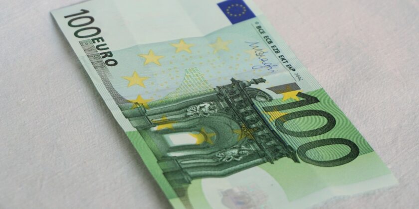 Rimborso di 100 euro-Foto da Pixabay.com