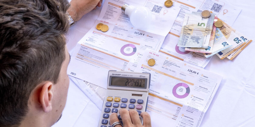Risparmiare sulla bolletta-Foto da imagoeconomica