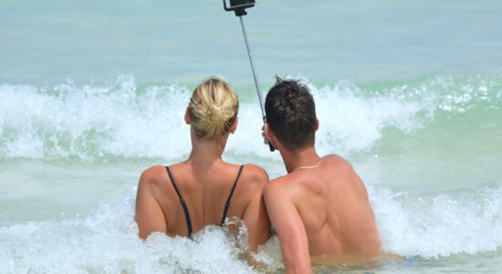 Selfie in spiaggia-proiezionidiborsa.it