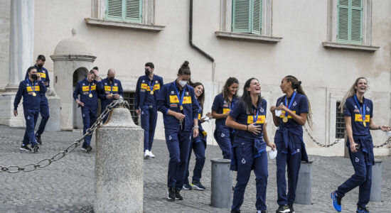 Squadra di pallavolo azzurra-Foto da imagoeconomica