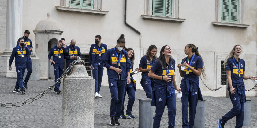 Squadra di pallavolo azzurra-Foto da imagoeconomica
