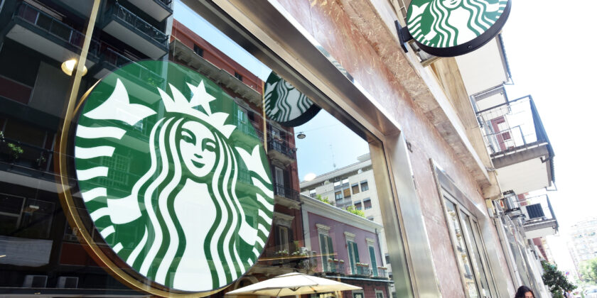Starbucks negozio-Foto da imagoeconomica