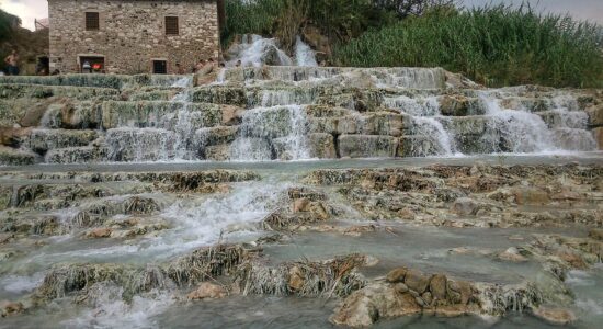 Vacanza in Toscana in agosto-Saturnia-Foto da pixabay.com