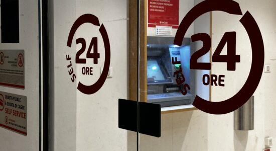 Bancomat-Foto da imagoeconomica