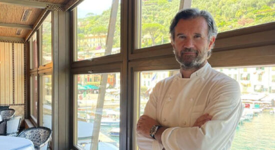Carlo Cracco nel suo ristorante a Portofino