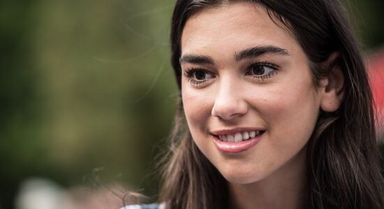 Dua Lipa-Foto da wikipedia