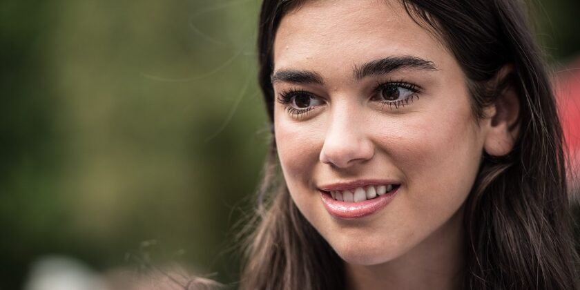 Dua Lipa-Foto da wikipedia