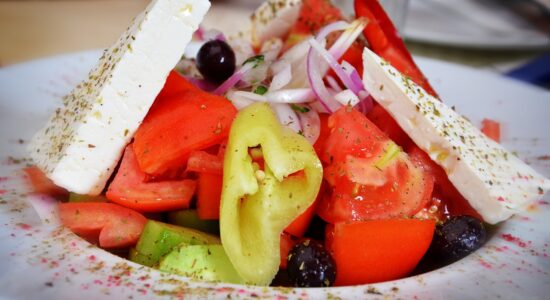 Insalata greca presso ristorante greco-Foto da pixabay.com