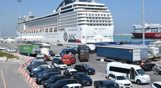Offerte per uan crociera nel Mediterraneo-Foto da imagoeconomica