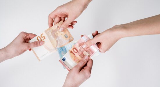 Pagamenti in contanti-Footo da pexels.com