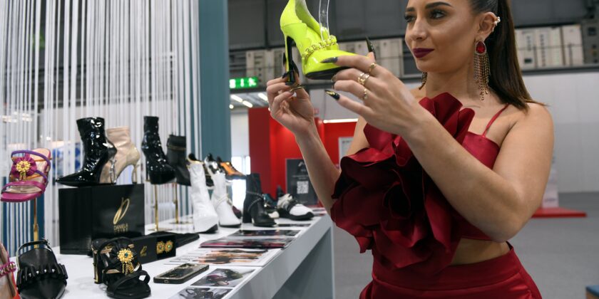 Scarpe-Foto da imagoecoonomica