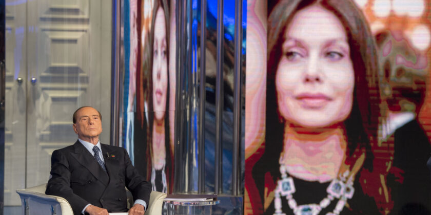 Silvio Berlusconi e nello sfondo Veronica Lario-Foto da imagoeconomica