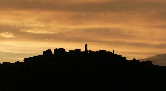 Tramonto sule Langhe-Barolo-Foto da pixabay.com