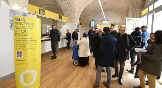 Ufficio di Poste Italiane-Foto da imagoeconomica