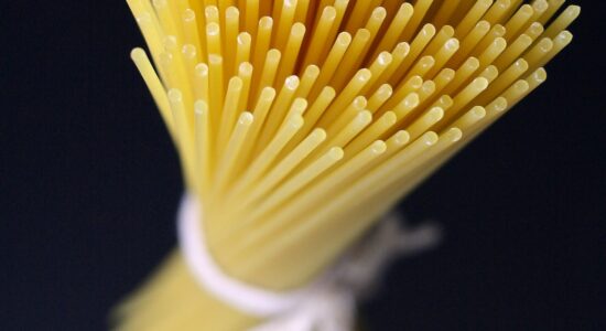 Un primo piatto napoletano veloce ed economico, gli spaghetti dei cornuti