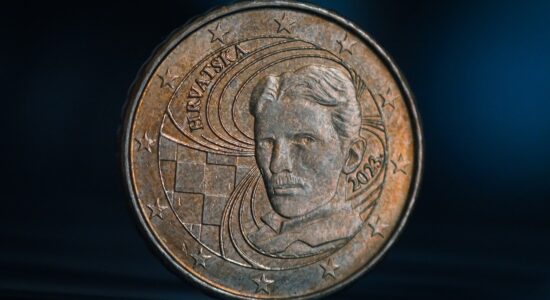 Una monera raffigurante Nicola Tesla-Foto da pixabay.com