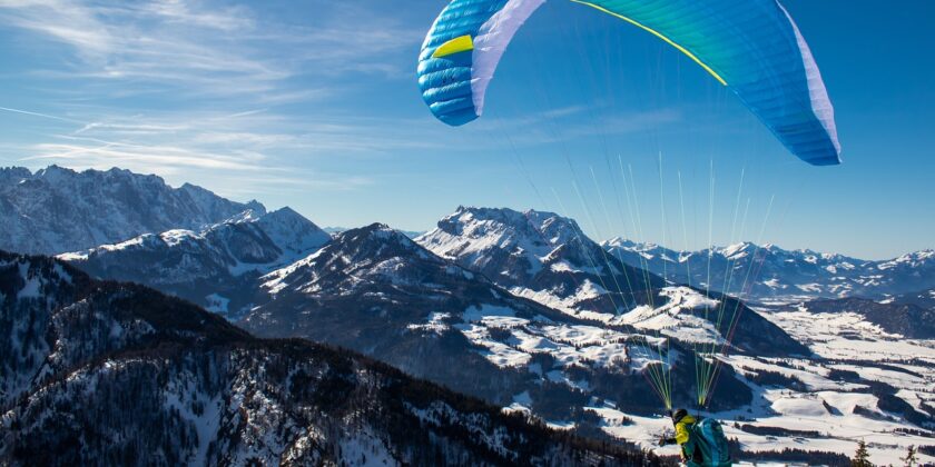 Volo in parapendio-Foto da pixabay.com