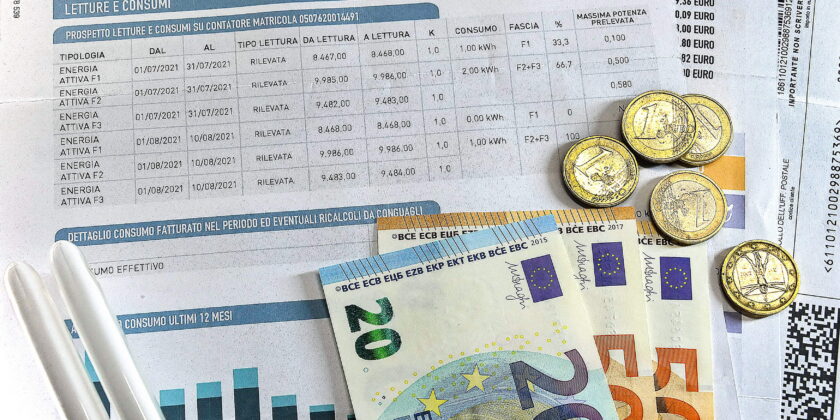 5 trucchi intelligenti per risparmiare sulla bolletta della luce-Foto da imagoeconomica