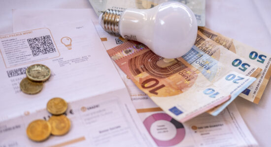 Bolletta della luce-Foto da imagoeconomica