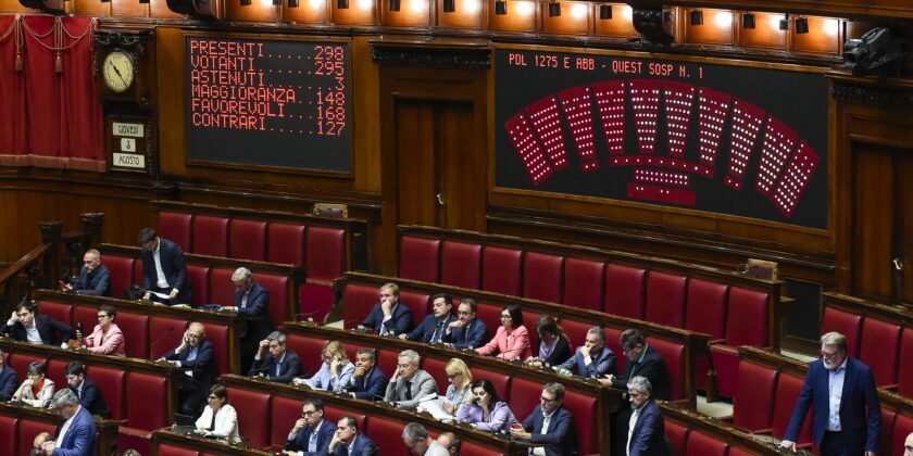 Camera discussione sul salario minimo-Foto da imagoeconomica