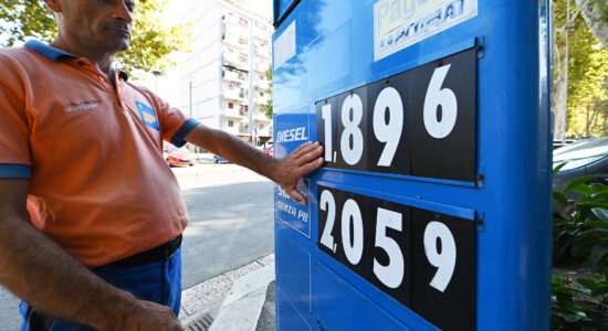 Caro benzina-Foto da imagoeconomica
